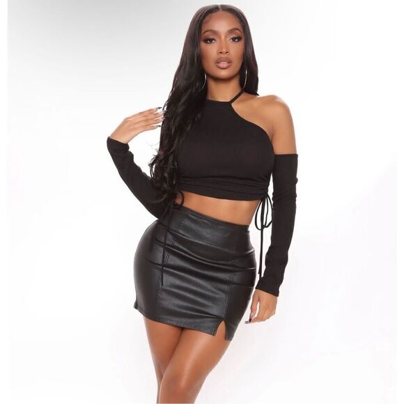 NWT off shoulder asymmetrical crop top size M - Picture 1 of 4